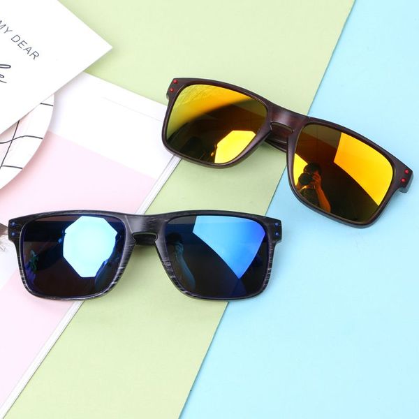2pcs wood frame men sunglasses retro uv 400 sports sun glasses, White;black 
2pcs wood frame men sunglasses retro uv 400 sports sun glasses, White;black