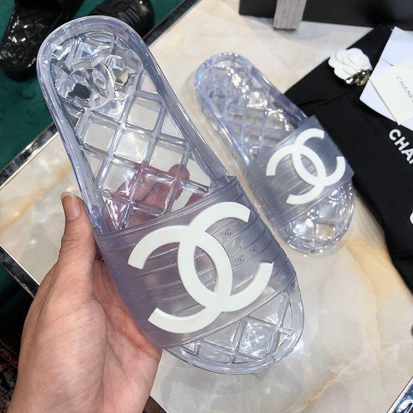luxury flip flops 19ss new Spring And Summer Sandals Transparent rubber slippers Crystal Female Shoes casual Beach Slippers With box
luxury flip flops 19ss new Spring And Summer Sandals Transparent rubber slippers Crystal Female Shoes casual Beach Slippers With box