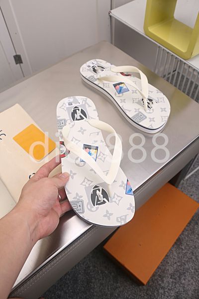 2020 new luxury slippers for men and women designer shoes luxury slippers self sliding summer leisure fashion wide sandals high end, Black;grey
2020 new luxury slippers for men and women designer shoes luxury slippers self sliding summer leisure fashion wide sandals high end, Black;grey