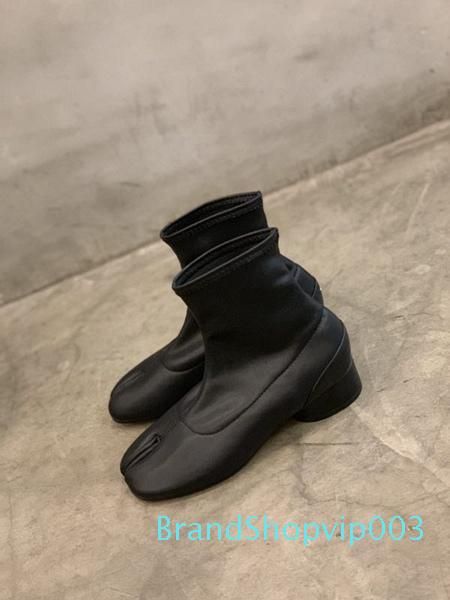 ang black leather thick heel short women boots luxury designer fashion brand shoes women's fashion
ang black leather thick heel short women boots luxury designer fashion brand shoes women's fashion