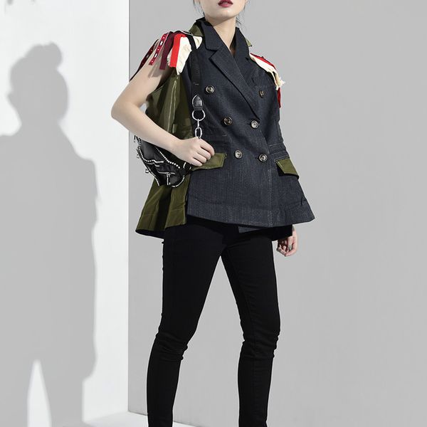 2019 new spring autumn lapel sleeveless embroidery spliced hit color loose big size personality vest women fashion, Black;white
2019 new spring autumn lapel sleeveless embroidery spliced hit color loose big size personality vest women fashion, Black;white