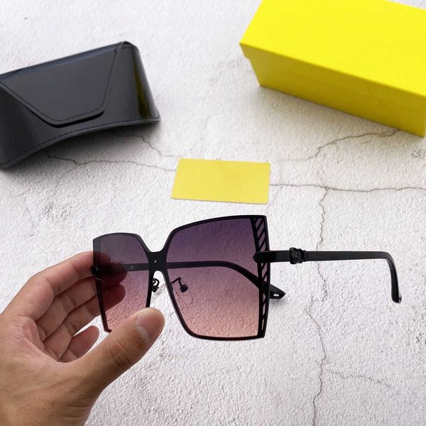 2020 individual metal sunglasses for men and women in the same fashion anti-glare polariscopic driving, White;black
2020 individual metal sunglasses for men and women in the same fashion anti-glare polariscopic driving, White;black