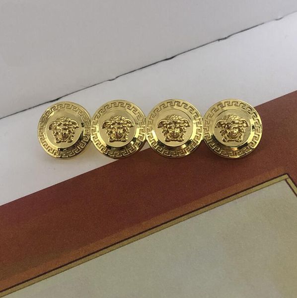 2020large, medium and small head pattern brooch sweater shawl buckle cotton and linen decorative personality big brooch fast delivery, Gray
2020large, medium and small head pattern brooch sweater shawl buckle cotton and linen decorative personality big brooch fast delivery, Gray
