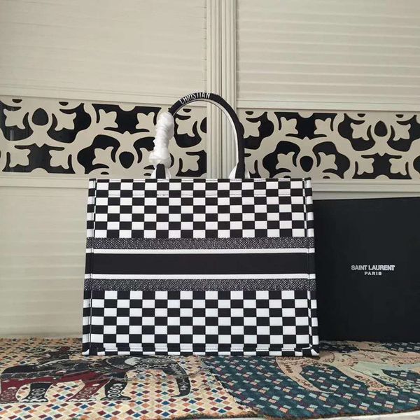 Новый европейский стиль классическая женская сумка сумка на плечо сумка для поку
Новый европейский стиль классическая женская сумка сумка на плечо сумка для поку