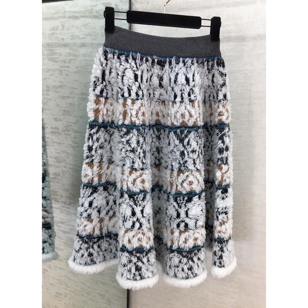 11.26 custom yarn woven snowflake half-length retro women's skirt street clothing elastic waist skirt knitting umbrella skirt, Black
11.26 custom yarn woven snowflake half-length retro women's skirt street clothing elastic waist skirt knitting umbrella skirt, Black