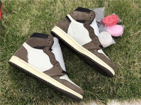 authentic travis 56scott 1 high og ts sp cactus jack dark mocha men air basketball shoes sports sneakers cd4487-100 with box 7-13 
authentic travis 56scott 1 high og ts sp cactus jack dark mocha men air basketball shoes sports sneakers cd4487-100 with box 7-13
