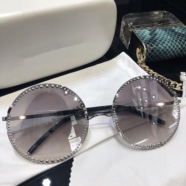 luxury womens designer sunglasses 54 big round frame metal glasses charming elegant style anti-uv400 lens leisure eyewear with ca, White;black
luxury womens designer sunglasses 54 big round frame metal glasses charming elegant style anti-uv400 lens leisure eyewear with ca, White;black