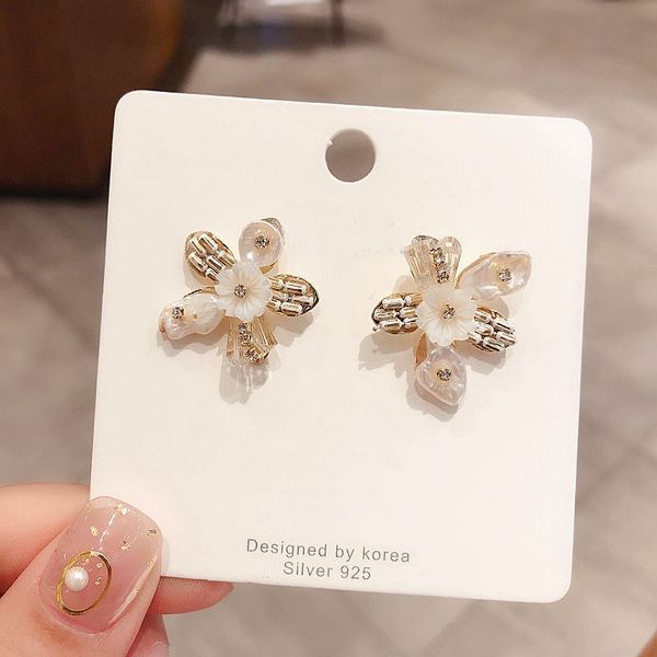 elegant natural shell freshwater pearl handmade flower stud earrings fashion women party jewelry, Golden;silver
elegant natural shell freshwater pearl handmade flower stud earrings fashion women party jewelry, Golden;silver