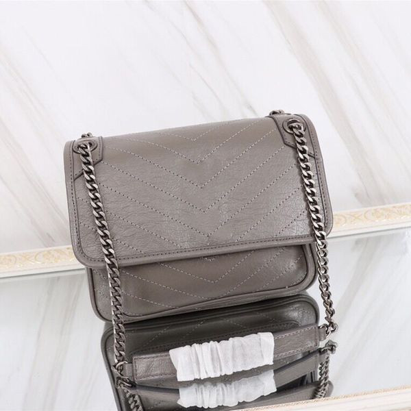 classic v shape flaps chain fold real leather handbags purses ladies wax oil skin single shoulder crossbody bags women messenger bag
classic v shape flaps chain fold real leather handbags purses ladies wax oil skin single shoulder crossbody bags women messenger bag