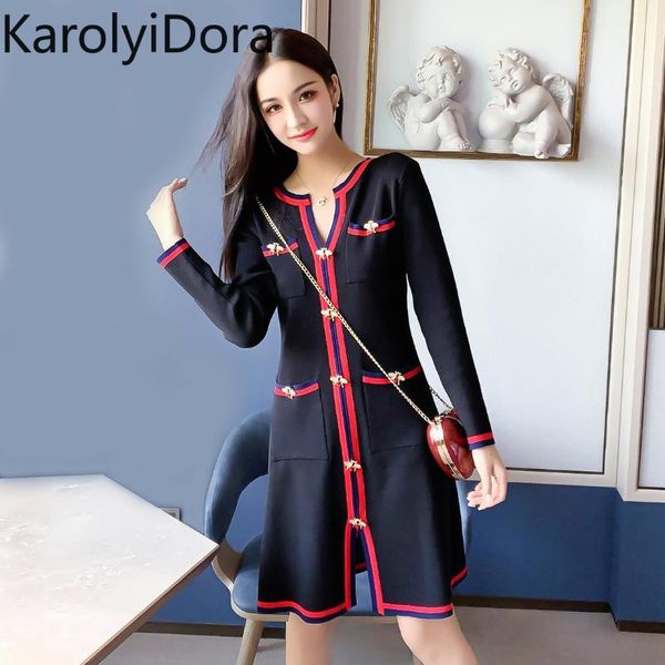 contrast colour striped knitted women dress 2020 spring summer runway bees button v-neck long sleeve pocket vintage dress, Black;gray
contrast colour striped knitted women dress 2020 spring summer runway bees button v-neck long sleeve pocket vintage dress, Black;gray