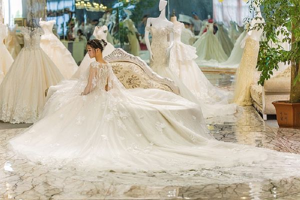new wedding dress round neck waistline back perspective one meter tail can be customized to take luxury super fairy, White
new wedding dress round neck waistline back perspective one meter tail can be customized to take luxury super fairy, White