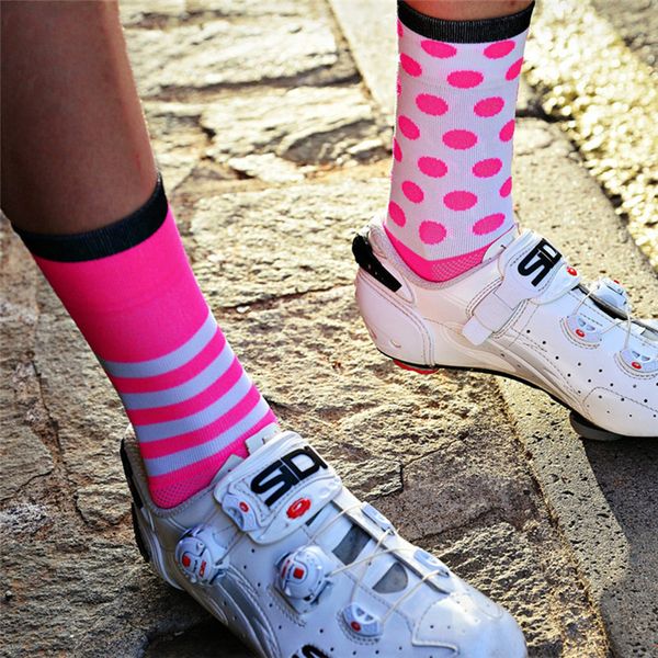 2018 professional cycling sport socks protect feet breathable wicking socks polka dot striped cycling bicycles women girls, Black
2018 professional cycling sport socks protect feet breathable wicking socks polka dot striped cycling bicycles women girls, Black