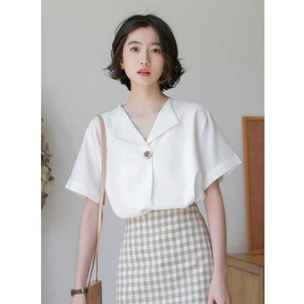 fashion and retro simple wild lady v-neck short-sleeved shirt material cotton polyester spandex size color white
fashion and retro simple wild lady v-neck short-sleeved shirt material cotton polyester spandex size color white