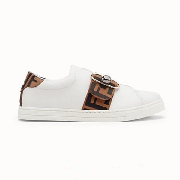 Branded Women White Leather Lace-up Sneaker Fashion Men Letter Print Buckle Pearl Rubber Sole Casual Shoes Four Color
Branded Women White Leather Lace-up Sneaker Fashion Men Letter Print Buckle Pearl Rubber Sole Casual Shoes Four Color