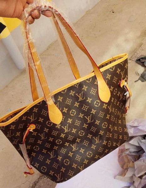 2019 woman handbag Messenger bag fashion handbag shoulder bag new men's wallet pockets high quality leather 3A 09
2019 woman handbag Messenger bag fashion handbag shoulder bag new men's wallet pockets high quality leather 3A 09