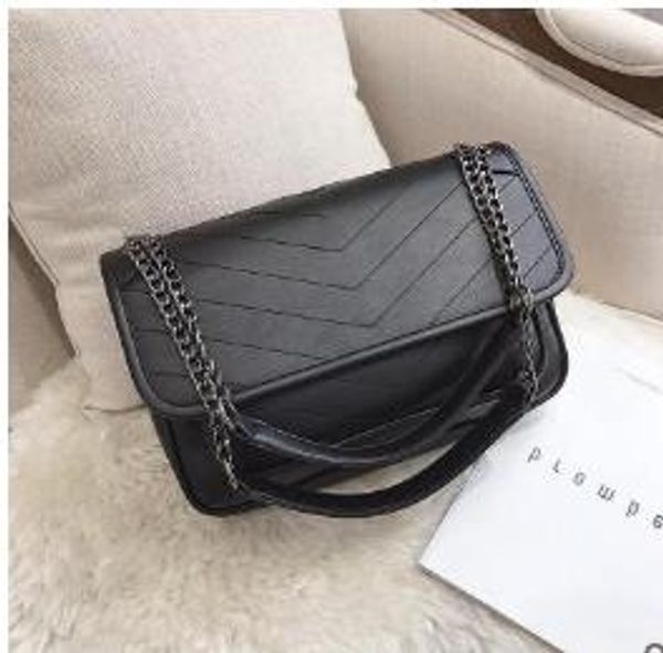 retro leather shoulder belt fashion women's bag chain slant bag brand famous brand messenger bag express transportation
retro leather shoulder belt fashion women's bag chain slant bag brand famous brand messenger bag express transportation