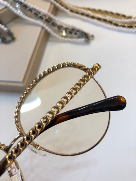 new style quality ch2184 sunglasses box gafas sun glasses women mens fashion de sunglasses men de sol lunettes protects soleil with lexa, White;black
new style quality ch2184 sunglasses box gafas sun glasses women mens fashion de sunglasses men de sol lunettes protects soleil with lexa, White;black