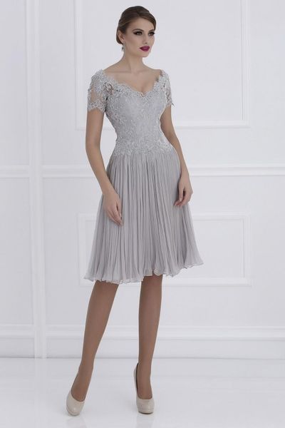 2020 light gray lace short mother dresses appliques short sleeve knee length mother of the bride short prom dresses, Black;red
2020 light gray lace short mother dresses appliques short sleeve knee length mother of the bride short prom dresses, Black;red