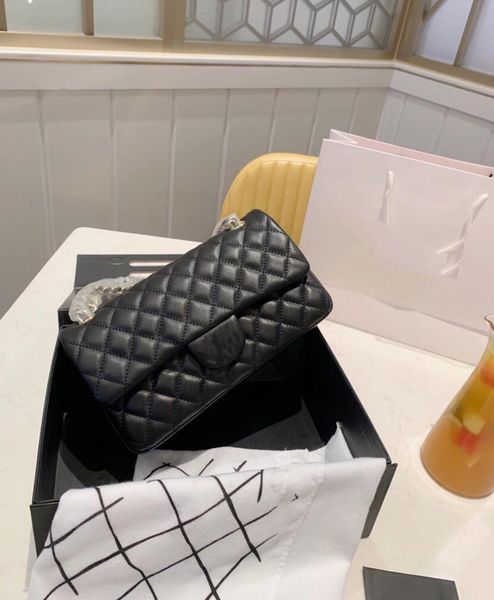 2020 fashion retro handbag women's bag gold and silver hardware chain cross-body bag and shoulder bag
2020 fashion retro handbag women's bag gold and silver hardware chain cross-body bag and shoulder bag