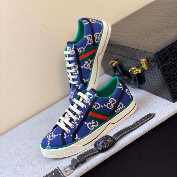 new style luxury basketball shoes fashion driving casual shoes for men & women designer sneakers  retro style blue red black size 35-45, Black;white
new style luxury basketball shoes fashion driving casual shoes for men & women designer sneakers  retro style blue red black size 35-45, Black;white