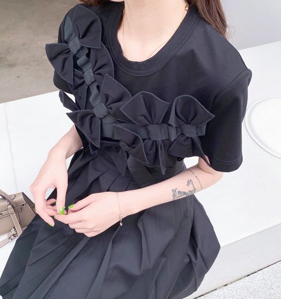 20ss summer cdg golden canon dark butterfly pleated skirt wind age reduction three-dimensional bow flower short sleeve tee + pleated skirt, White
20ss summer cdg golden canon dark butterfly pleated skirt wind age reduction three-dimensional bow flower short sleeve tee + pleated skirt, White