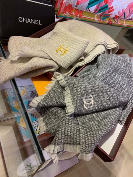 pure cashmere scarves, luxury scarves, and women's fashionable wild scarves to keep warm in 2019 size: 20 * 200cm two colors, Blue;gray
pure cashmere scarves, luxury scarves, and women's fashionable wild scarves to keep warm in 2019 size: 20 * 200cm two colors, Blue;gray