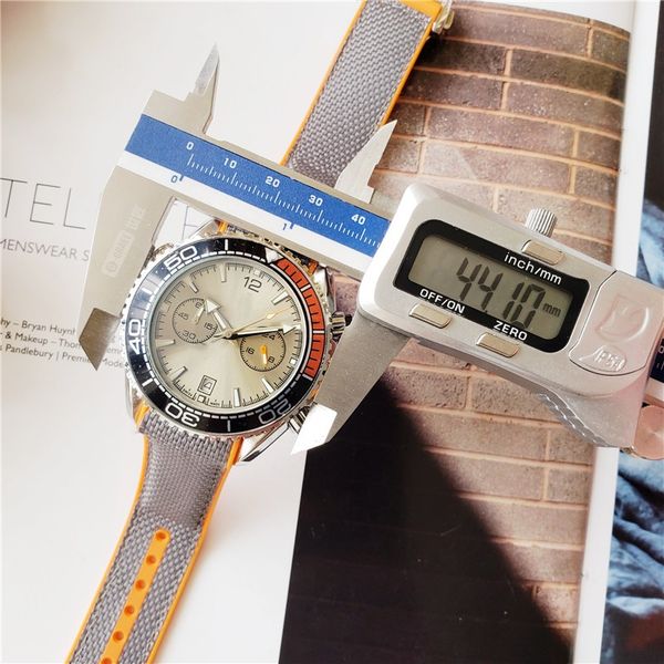 New 44mm quartz full functional full tainle teel men 039 watch moon wri twatch leahter profe ional peed male watch relogio
New 44mm quartz full functional full tainle teel men 039 watch moon wri twatch leahter profe ional peed male watch relogio
