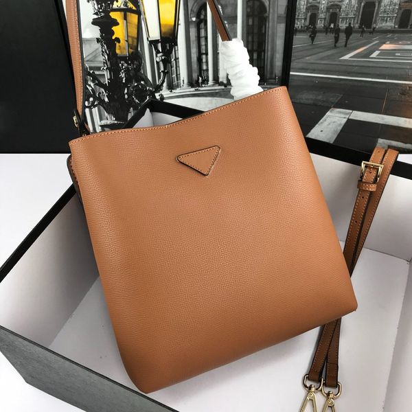 three colors fashion fashion brand luxury shopping bags designer handbags classic stripes retro leather handbags ing
three colors fashion fashion brand luxury shopping bags designer handbags classic stripes retro leather handbags ing