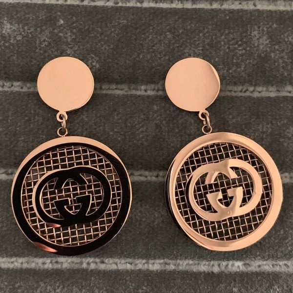Deluxe brand fa hion de ign titanium teel ro e gold party circle letter charm drop earring for women girl lover jewelry
Deluxe brand fa hion de ign titanium teel ro e gold party circle letter charm drop earring for women girl lover jewelry