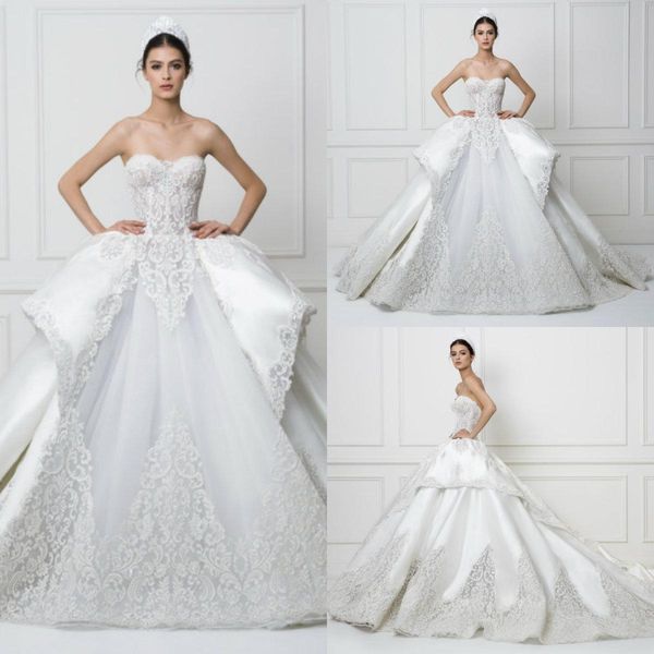 2020 lace ballroom wedding dresses sweetheart appliqued sleeveless bridal gown backless tiers ruffle sweep train robes de mariée, White
2020 lace ballroom wedding dresses sweetheart appliqued sleeveless bridal gown backless tiers ruffle sweep train robes de mariée, White