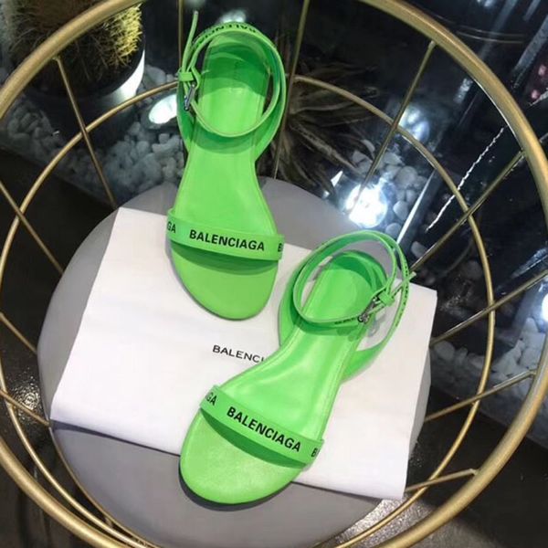 Luxury women andal 2019 new luxury de igner genuine leather print letter andal brand lipper ummer cla ic hoe flat beach andal 
Luxury women andal 2019 new luxury de igner genuine leather print letter andal brand lipper ummer cla ic hoe flat beach andal