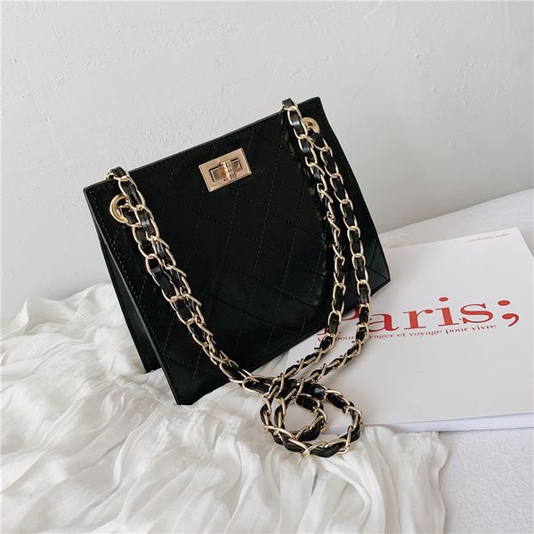 2020 new korean wild shoulder diagonal package ms. simple and stylish casual handbag lingge chain
2020 new korean wild shoulder diagonal package ms. simple and stylish casual handbag lingge chain