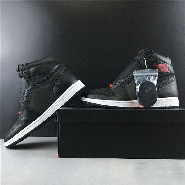 new release i high 1 og black satin men basketball shoes silk design red black match outdoor sports sneakers casual wear mens trainers
new release i high 1 og black satin men basketball shoes silk design red black match outdoor sports sneakers casual wear mens trainers
