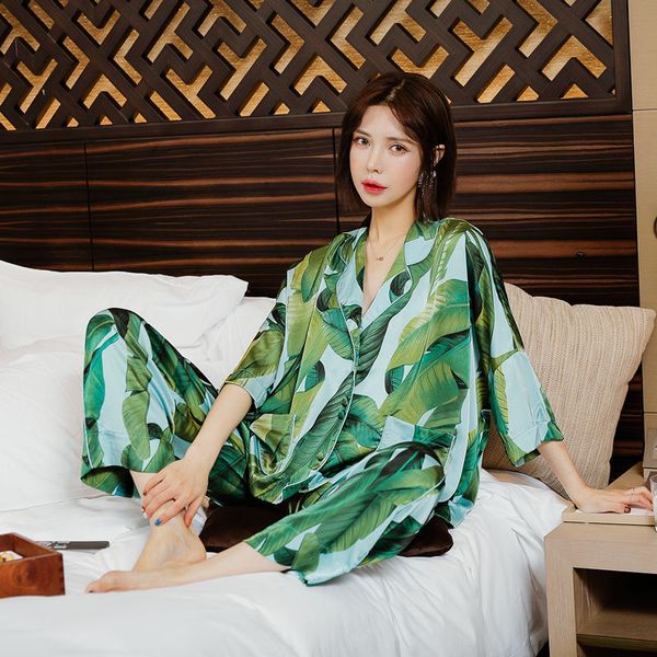 european and american fashion pajamas womens suit ice silk summer and autumn long-sleeved loose fat mm cardigan home service can be wor, Black;red
european and american fashion pajamas womens suit ice silk summer and autumn long-sleeved loose fat mm cardigan home service can be wor, Black;red