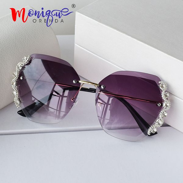 2020 luxury sunglasses women wave rhinestone luxury designer diamond gradual rimless sun glasses female shades trend new oculos, White;black
2020 luxury sunglasses women wave rhinestone luxury designer diamond gradual rimless sun glasses female shades trend new oculos, White;black