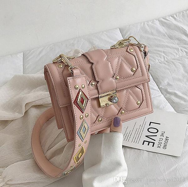 factory wholesale women handbag western-style girl contrast messenger bag classic embroidered line diamond shoulder bag fashion lock handbag
factory wholesale women handbag western-style girl contrast messenger bag classic embroidered line diamond shoulder bag fashion lock handbag