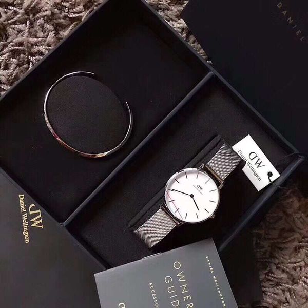 Daniel Wellington watch Women Quartz 32MM Watches and Jewelry Bracelets Fashion Lady Elegant Clock with original box
Daniel Wellington watch Women Quartz 32MM Watches and Jewelry Bracelets Fashion Lady Elegant Clock with original box
