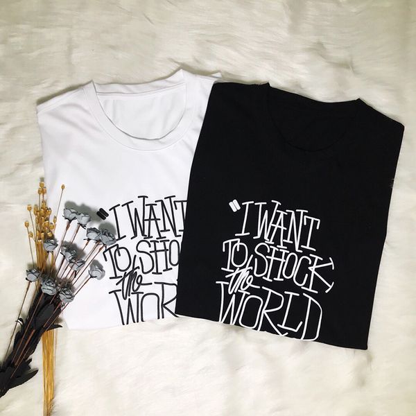 2020 весна лето хип-хоп европа париж тройник шокировать мир слойка печати граффити мужские дизайнерские футболки женщины улица свободного по, White;black
2020 весна лето хип-хоп европа париж тройник шокировать мир слойка печати граффити мужские дизайнерские футболки женщины улица свободного по, White;black