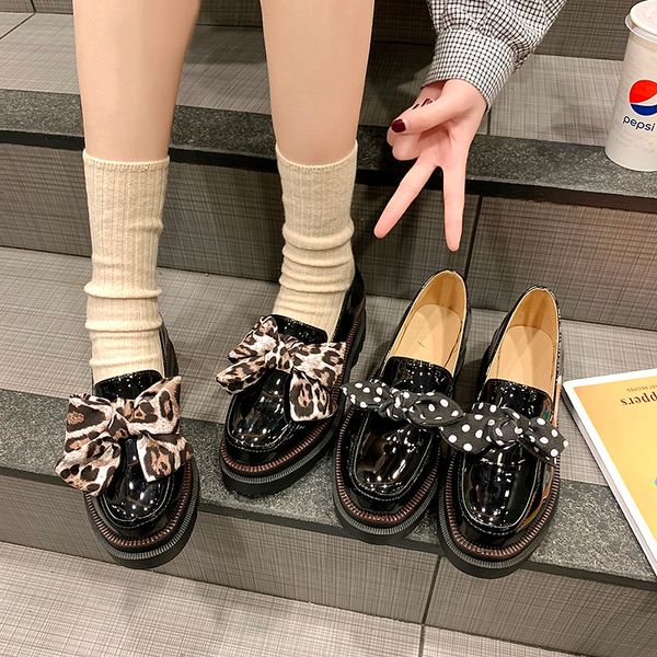 women shoes fashion shallow mouth patent leather shoes loafers slippers thick bottom oxford cloth women flat casual u15-89, Black
women shoes fashion shallow mouth patent leather shoes loafers slippers thick bottom oxford cloth women flat casual u15-89, Black