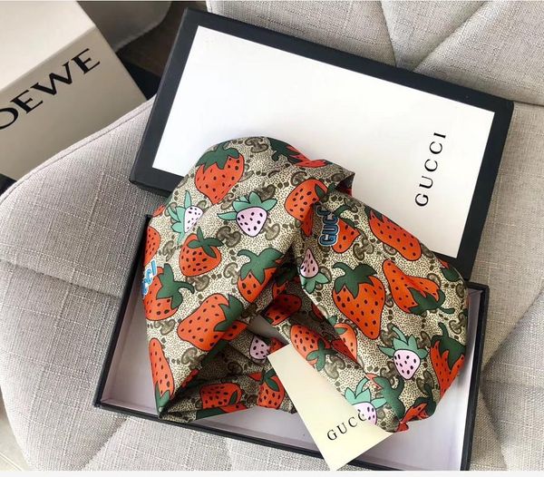 De igner ilk turban headband hair band for women 2019 ummer new itay brand trawberry tyle full g logo headband head carf drop hipping, Black;brown
De igner ilk turban headband hair band for women 2019 ummer new itay brand trawberry tyle full g logo headband head carf drop hipping, Black;brown