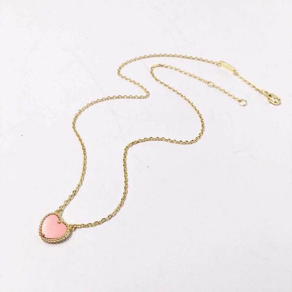 2019 new fashion charming luxury pink heart pendant gold chian necklaces women necklaces with box and dastbag, Silver
2019 new fashion charming luxury pink heart pendant gold chian necklaces women necklaces with box and dastbag, Silver