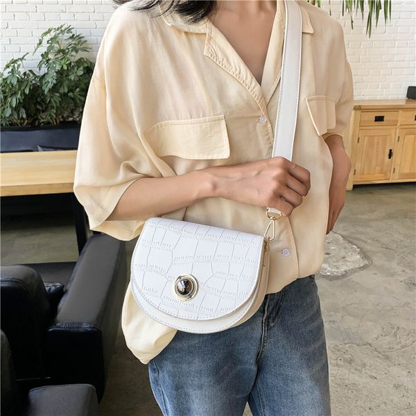 2020 new women's shoulder bag semicircular retro saddle bag wide shoulder strap crossbody
2020 new women's shoulder bag semicircular retro saddle bag wide shoulder strap crossbody