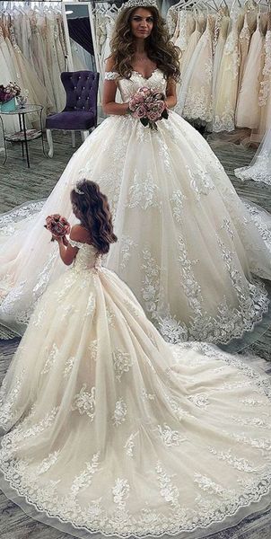 2020 fabulass lace princess ball gown wedding dresses empire waist off the shoulder open back court train vestidos de novia bridal dress new, White
2020 fabulass lace princess ball gown wedding dresses empire waist off the shoulder open back court train vestidos de novia bridal dress new, White