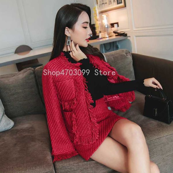 2019 autumn and winter new elegant quality red burr set tweed jacket + high waist pack hip skirt ladies fashion two-piece suit, White
2019 autumn and winter new elegant quality red burr set tweed jacket + high waist pack hip skirt ladies fashion two-piece suit, White