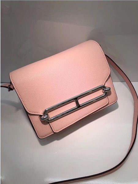 2020 wholesale new pig nose bag totes fashion shoulder bag women totes genuine leather fashion bags all colors ing
2020 wholesale new pig nose bag totes fashion shoulder bag women totes genuine leather fashion bags all colors ing