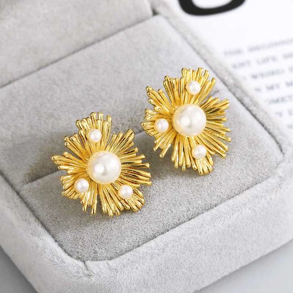 vintage gold color crystal pearl flower stud earrings fashion women wedding flower dangle bohemian boucles doreille, Golden;silver
vintage gold color crystal pearl flower stud earrings fashion women wedding flower dangle bohemian boucles doreille, Golden;silver