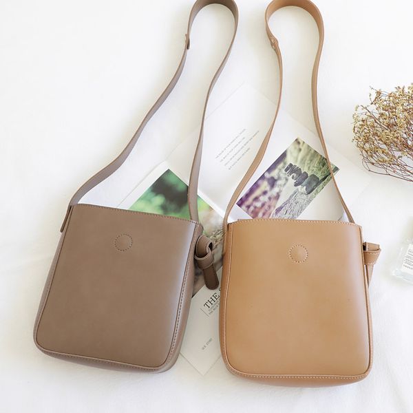 korean fashion casual solid color shoulder ins simple wide shoulder strap daughter bag niche retro soft surface messenger bag
korean fashion casual solid color shoulder ins simple wide shoulder strap daughter bag niche retro soft surface messenger bag