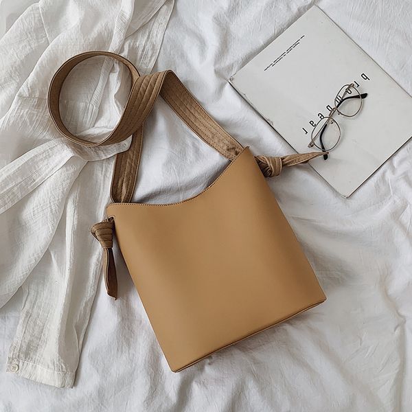 pu wide shoulder strap women messenger bag solid color korean version crossbody bags for women new fashion ladies female handbag
pu wide shoulder strap women messenger bag solid color korean version crossbody bags for women new fashion ladies female handbag