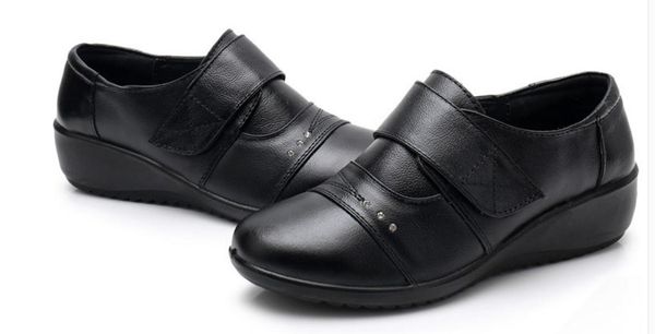 send 2018 spring new style women's slope heel non-slip mothers' shoes, Black 
send 2018 spring new style women's slope heel non-slip mothers' shoes, Black