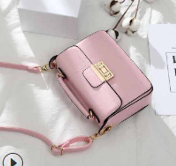 bag bag 2019 diagonal wild new square female small package fashion handbags handbags simple shoulder wholesale orfrr
bag bag 2019 diagonal wild new square female small package fashion handbags handbags simple shoulder wholesale orfrr